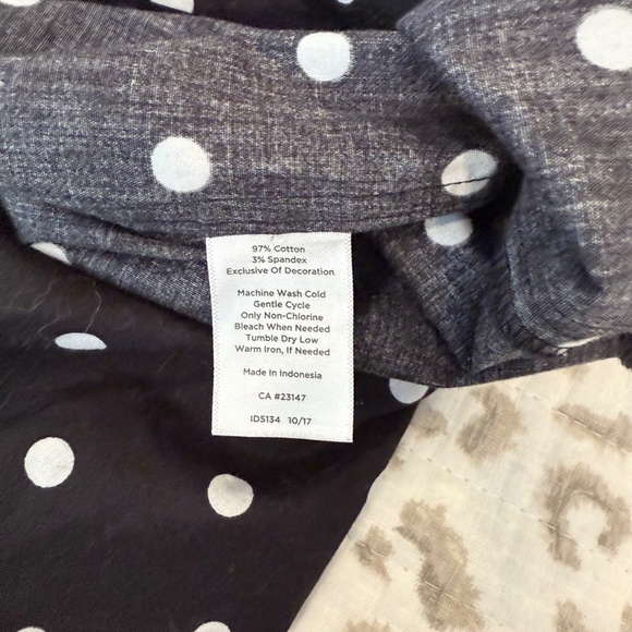 Talbots Women's Non Iron Polka Dot Black/White Preppy Button Up Blouse; Size 2‎ - Picture 7 of 7